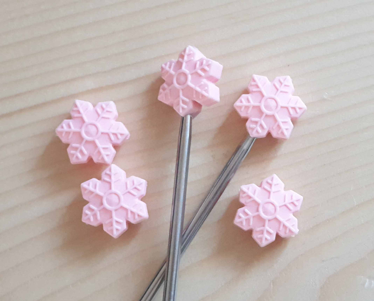 SNOWFLAKE STITCH STOPPERS / Knitting Needle Stoppers / Point Protection / Notions