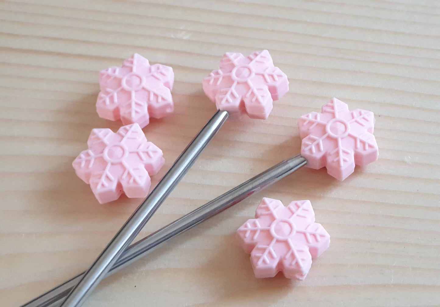 SNOWFLAKE STITCH STOPPERS / Knitting Needle Stoppers / Point Protection / Notions