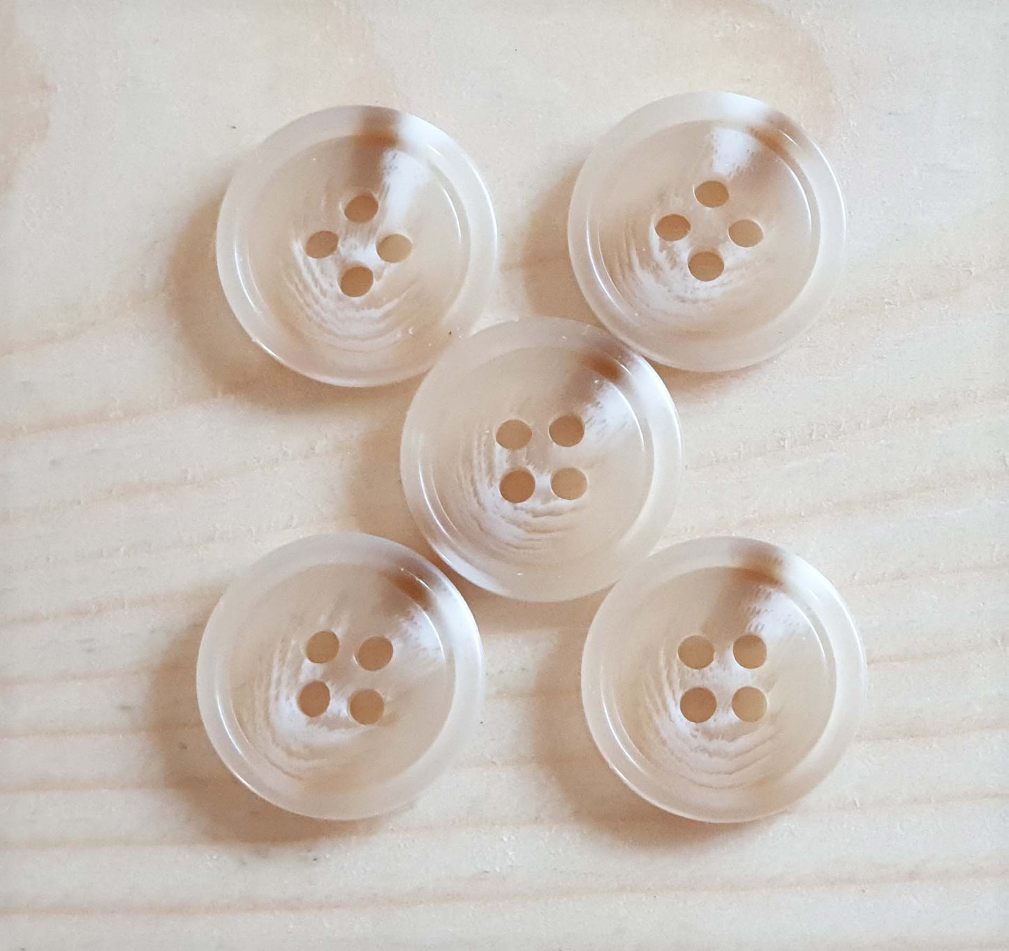 SNOWY LEOPARD / 18mm / Resin Buttons / Sewing Buttons