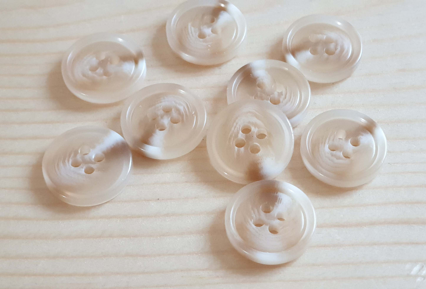 SNOWY LEOPARD / 18mm / Resin Buttons / Sewing Buttons