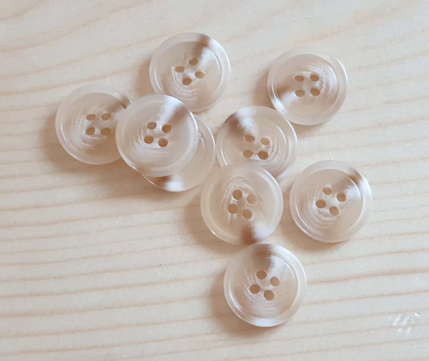 SNOWY LEOPARD / 18mm / Resin Buttons / Sewing Buttons