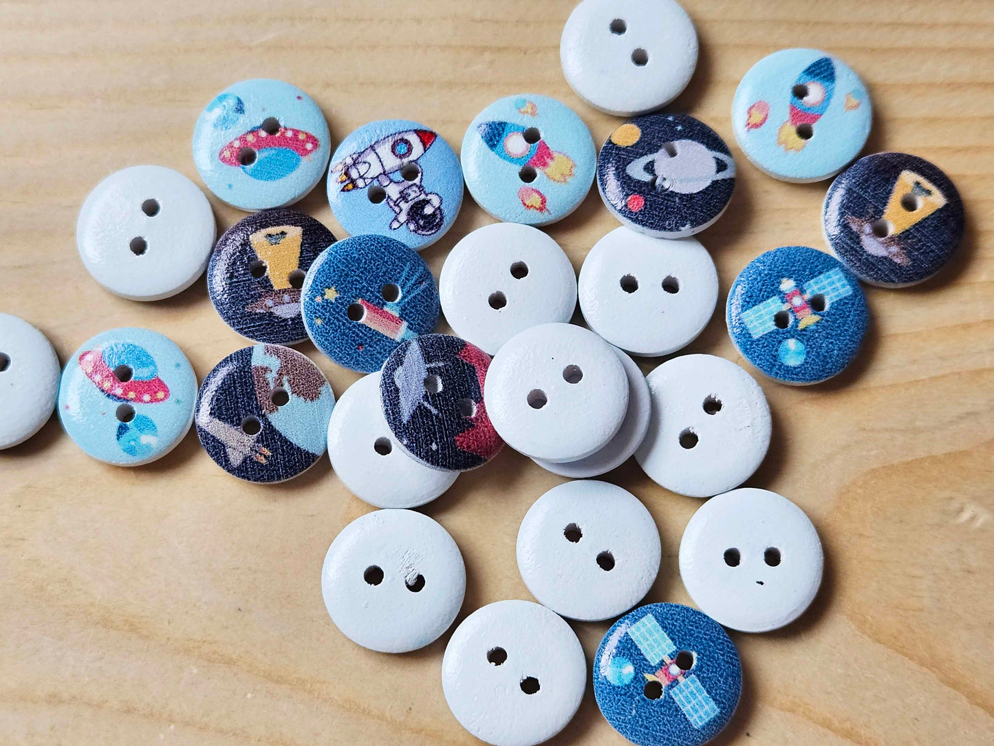 SPACE / 15mm / Set of 8 buttons / Wooden Buttons / Sewing Buttons