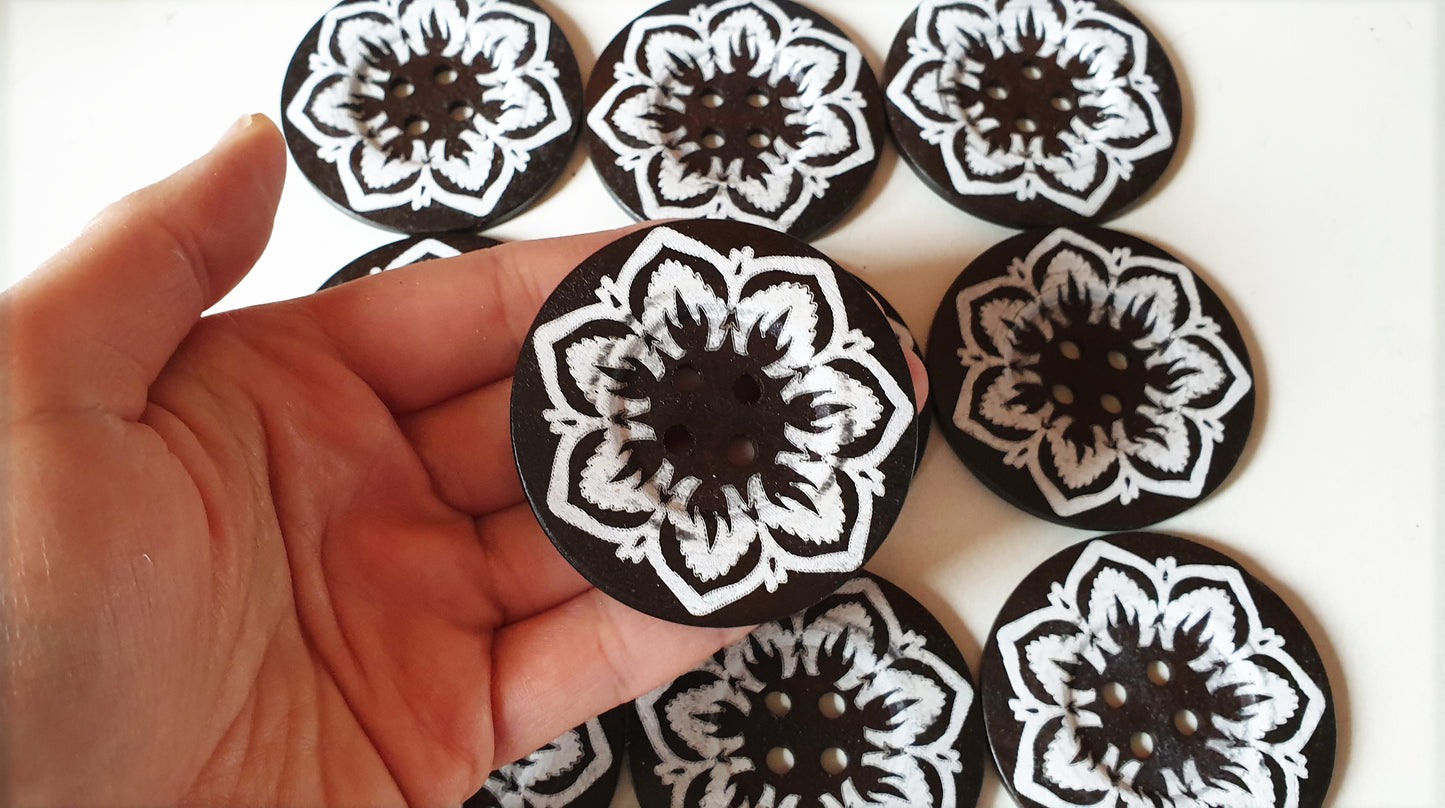 STARFLOWER DARK BROWN / 60mm / Wooden Buttons / Sewing Buttons