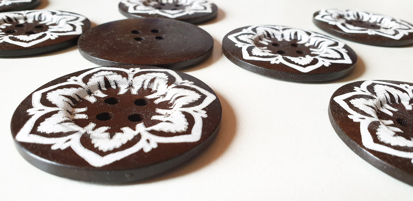 STARFLOWER DARK BROWN / 60mm / Wooden Buttons / Sewing Buttons