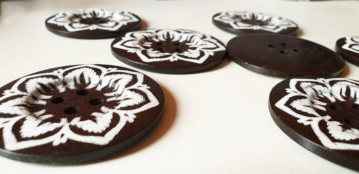 STARFLOWER DARK BROWN / 60mm / Wooden Buttons / Sewing Buttons