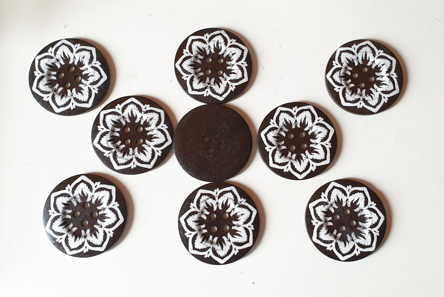 STARFLOWER DARK BROWN / 60mm / Wooden Buttons / Sewing Buttons