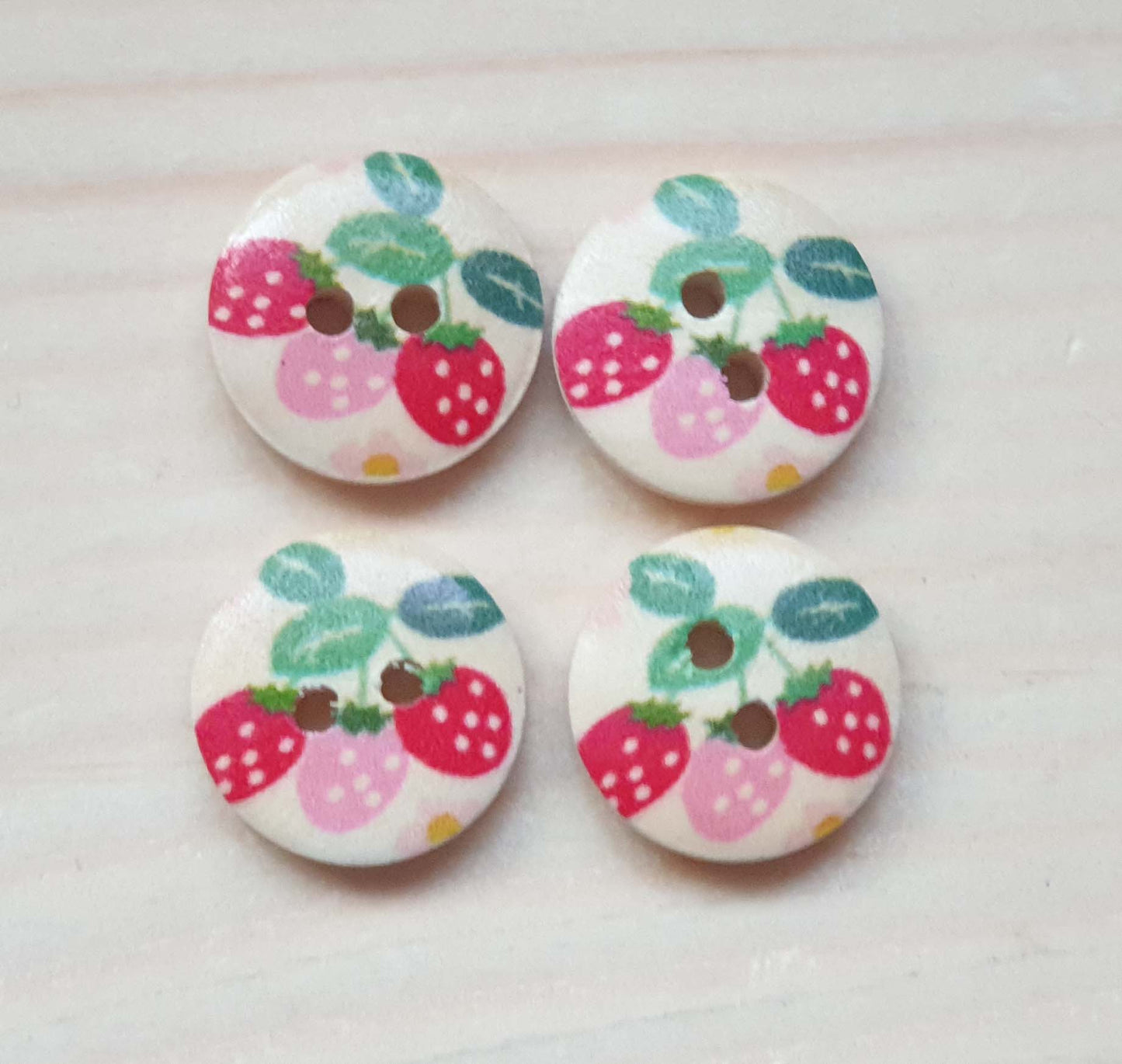 STRAWBERRIES / 15mm / Set of 8 buttons / Wooden Buttons / Sewing Buttons