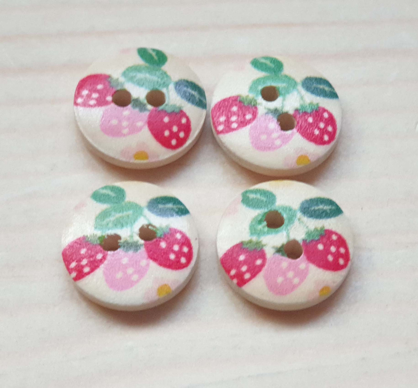 STRAWBERRIES / 15mm / Set of 8 buttons / Wooden Buttons / Sewing Buttons