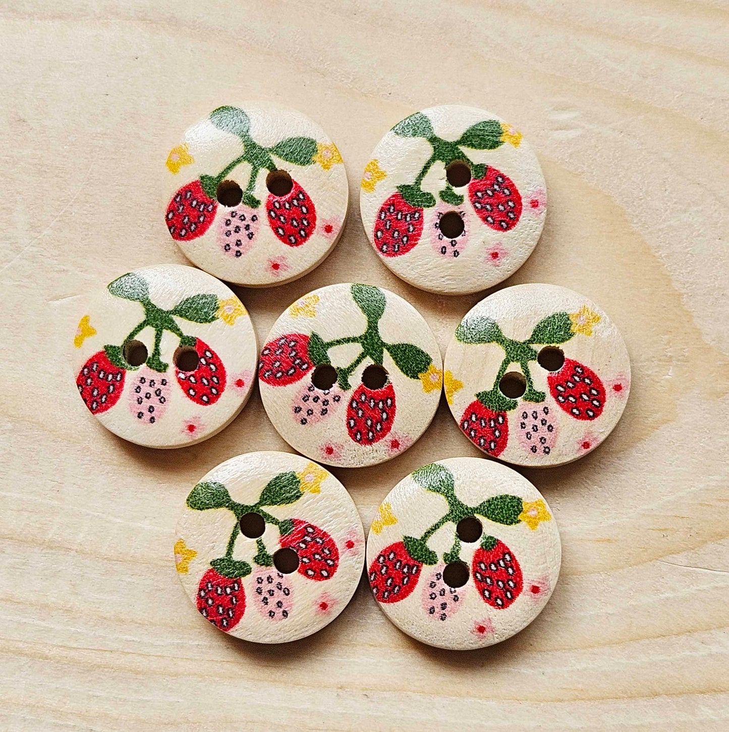 STRAWBERRIES / 15mm / Set of 8 buttons / Wooden Buttons / Sewing Buttons