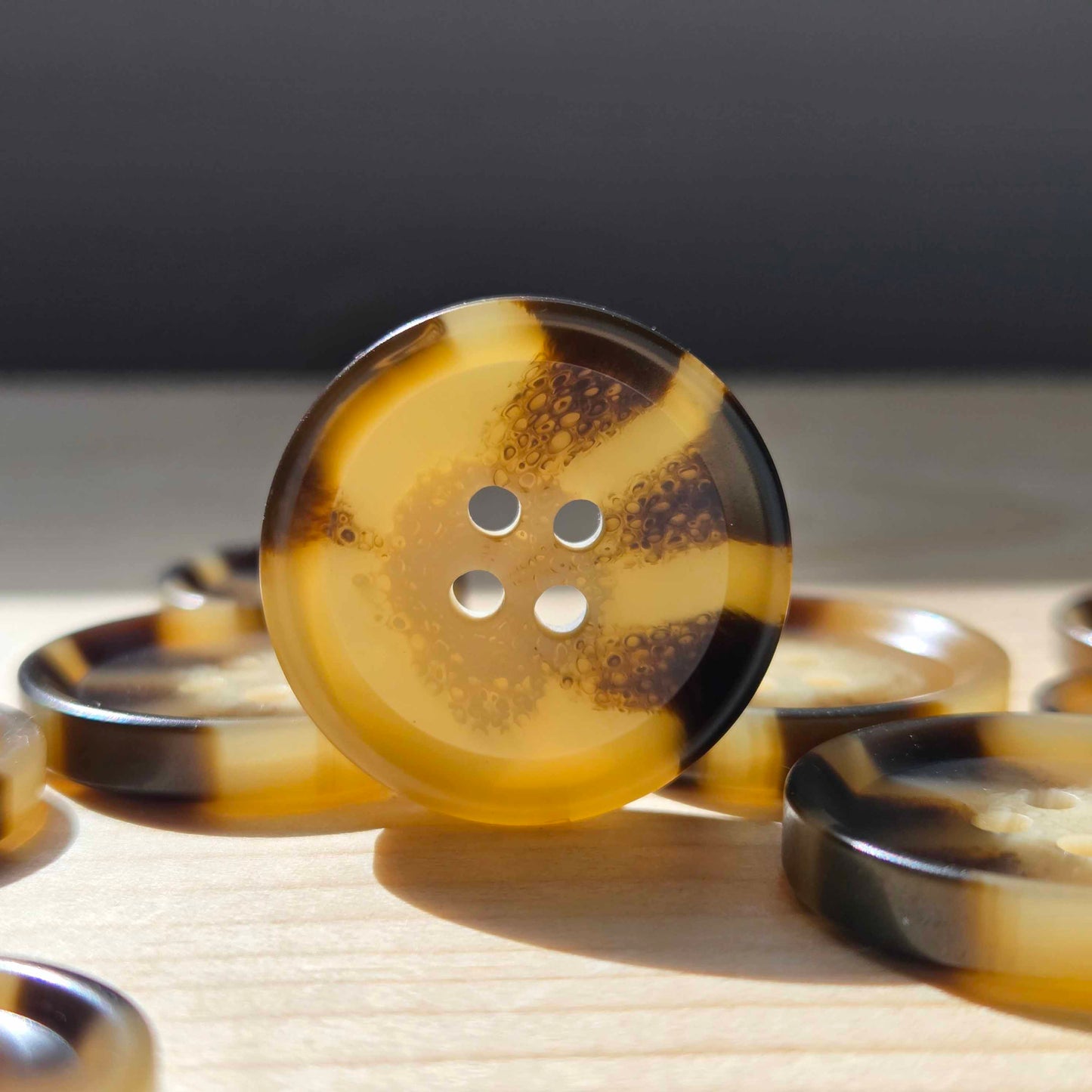 SAVANNA DOT / Resin Buttons / 18-28mm