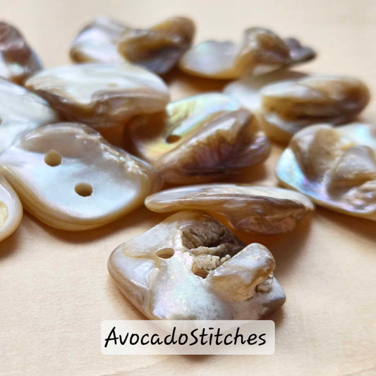 IRREGULAR PEAL Seashell / Set of 4 buttons / Seashell Buttons / Sewing Buttons