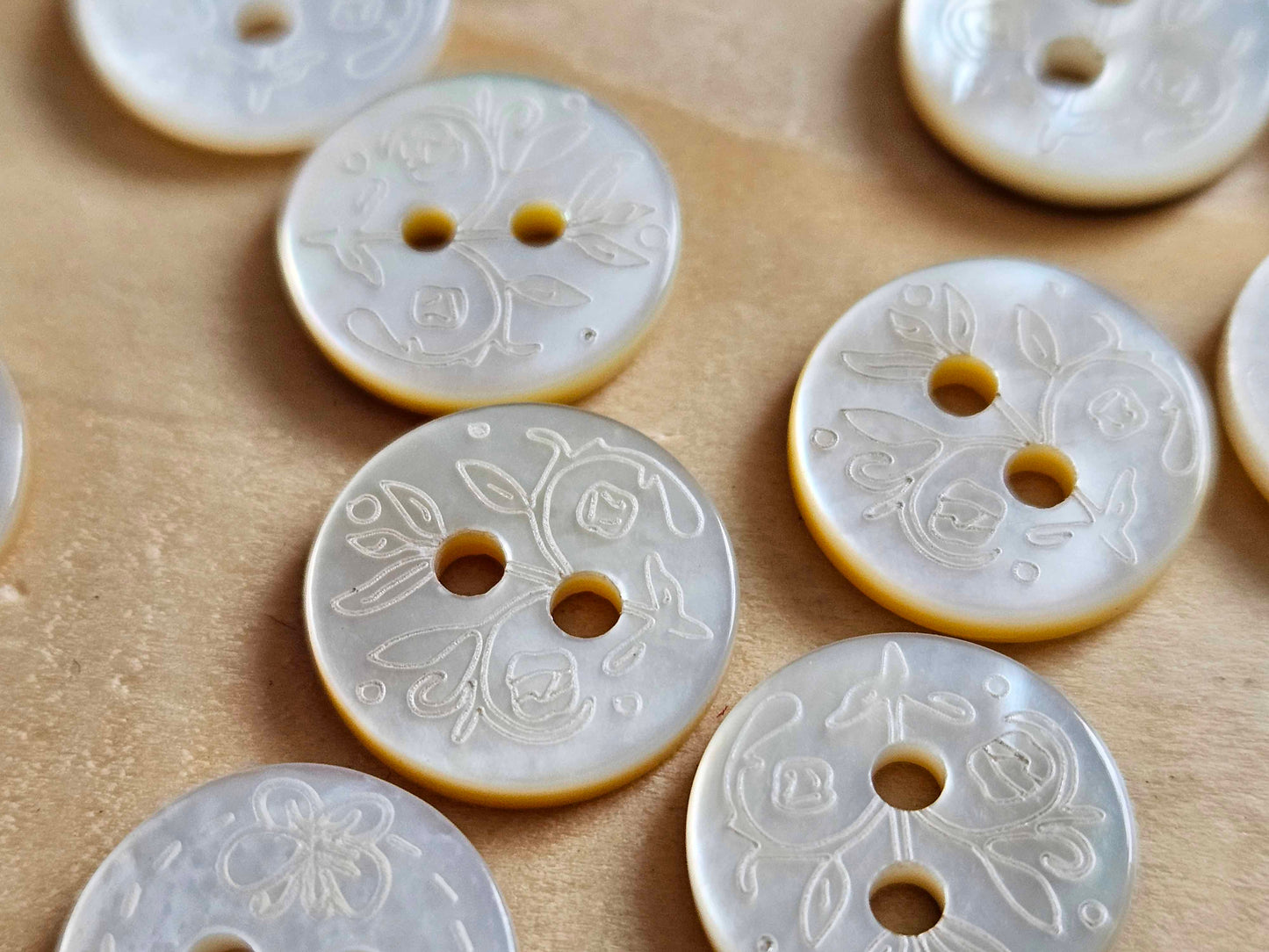 SEASHELL FLORALS / 11mm - 4 buttons / MOP Shell Buttons / Sewing Buttons