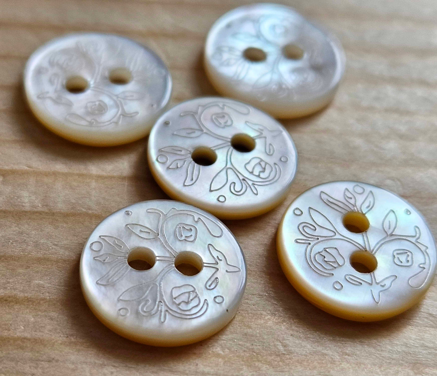 SEASHELL FLORALS / 11mm - 4 buttons / MOP Shell Buttons / Sewing Buttons