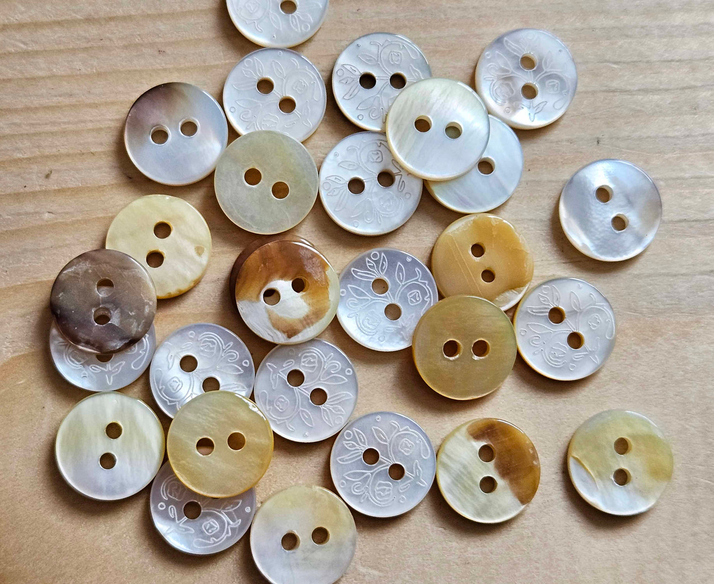 SEASHELL FLORALS / 11mm - 4 buttons / MOP Shell Buttons / Sewing Buttons