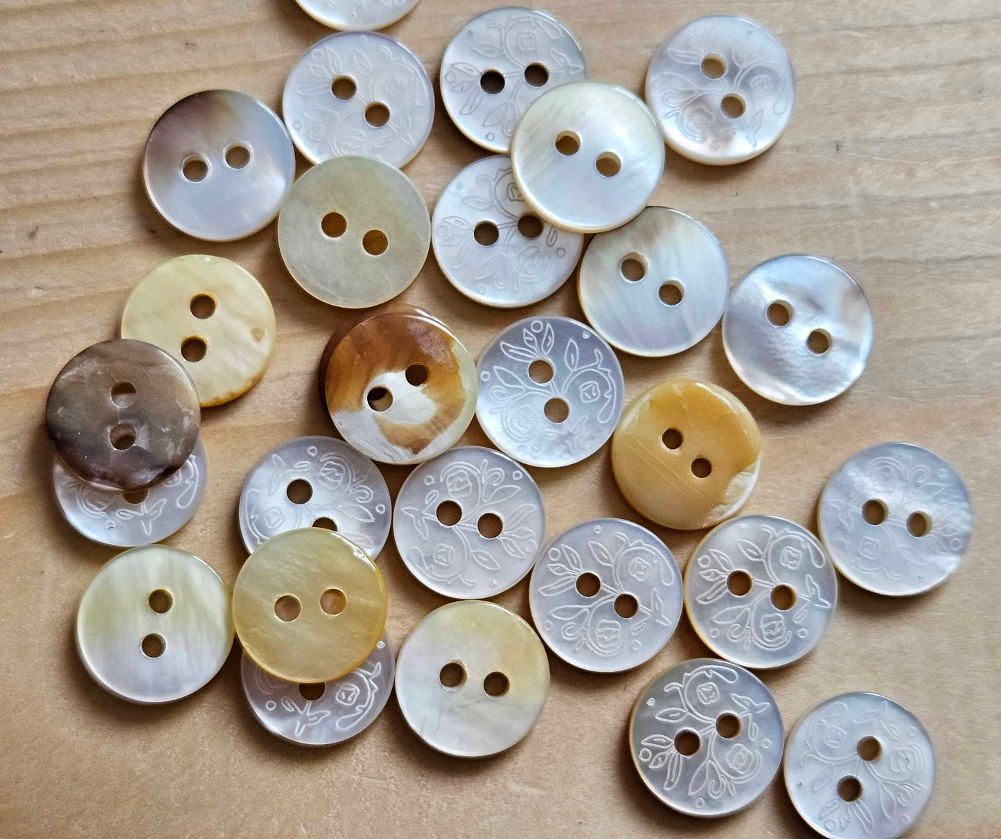 SEASHELL FLORALS / 11mm - 4 buttons / MOP Shell Buttons / Sewing Buttons