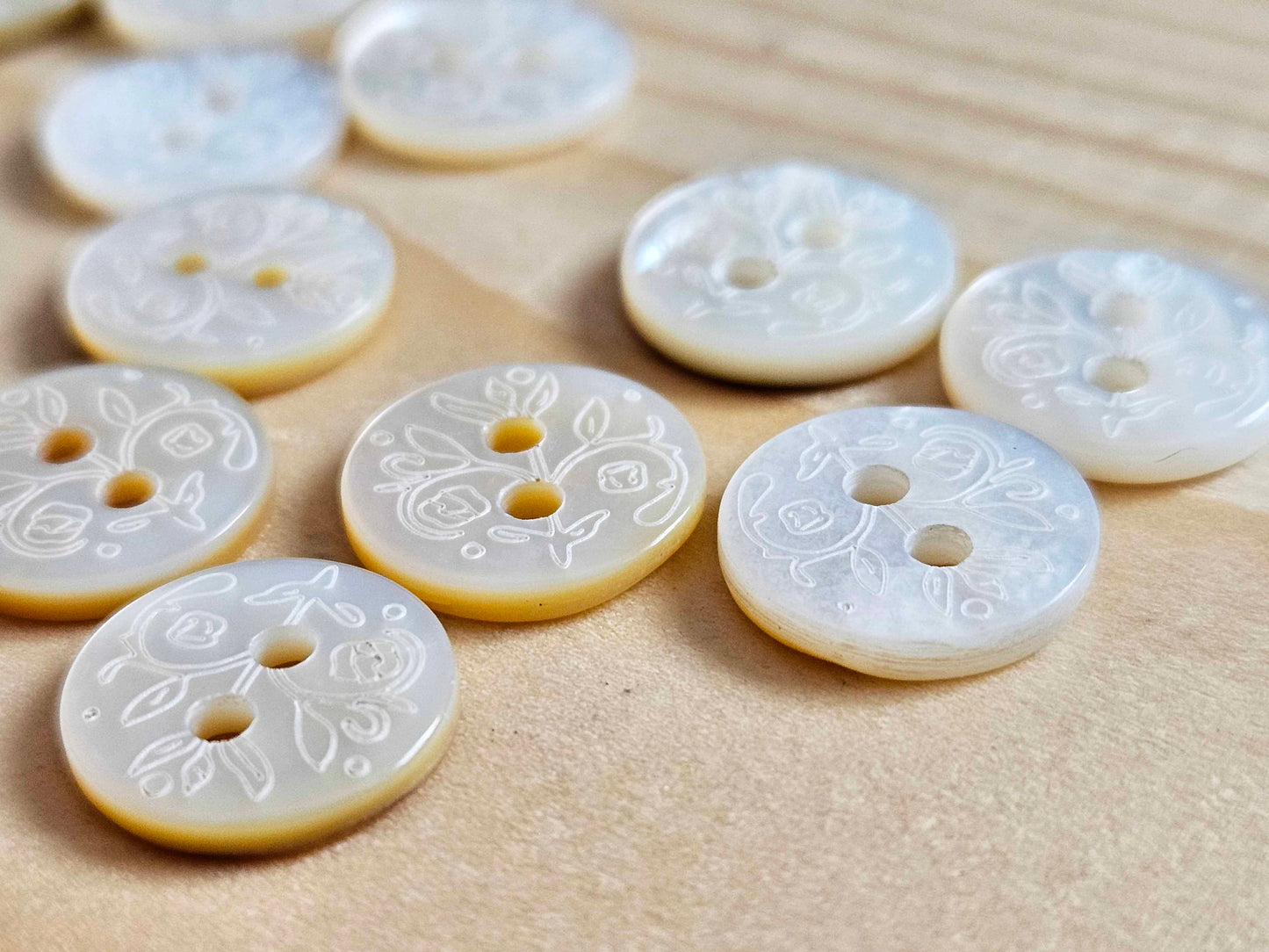 SEASHELL FLORALS / 11mm - 4 buttons / MOP Shell Buttons / Sewing Buttons