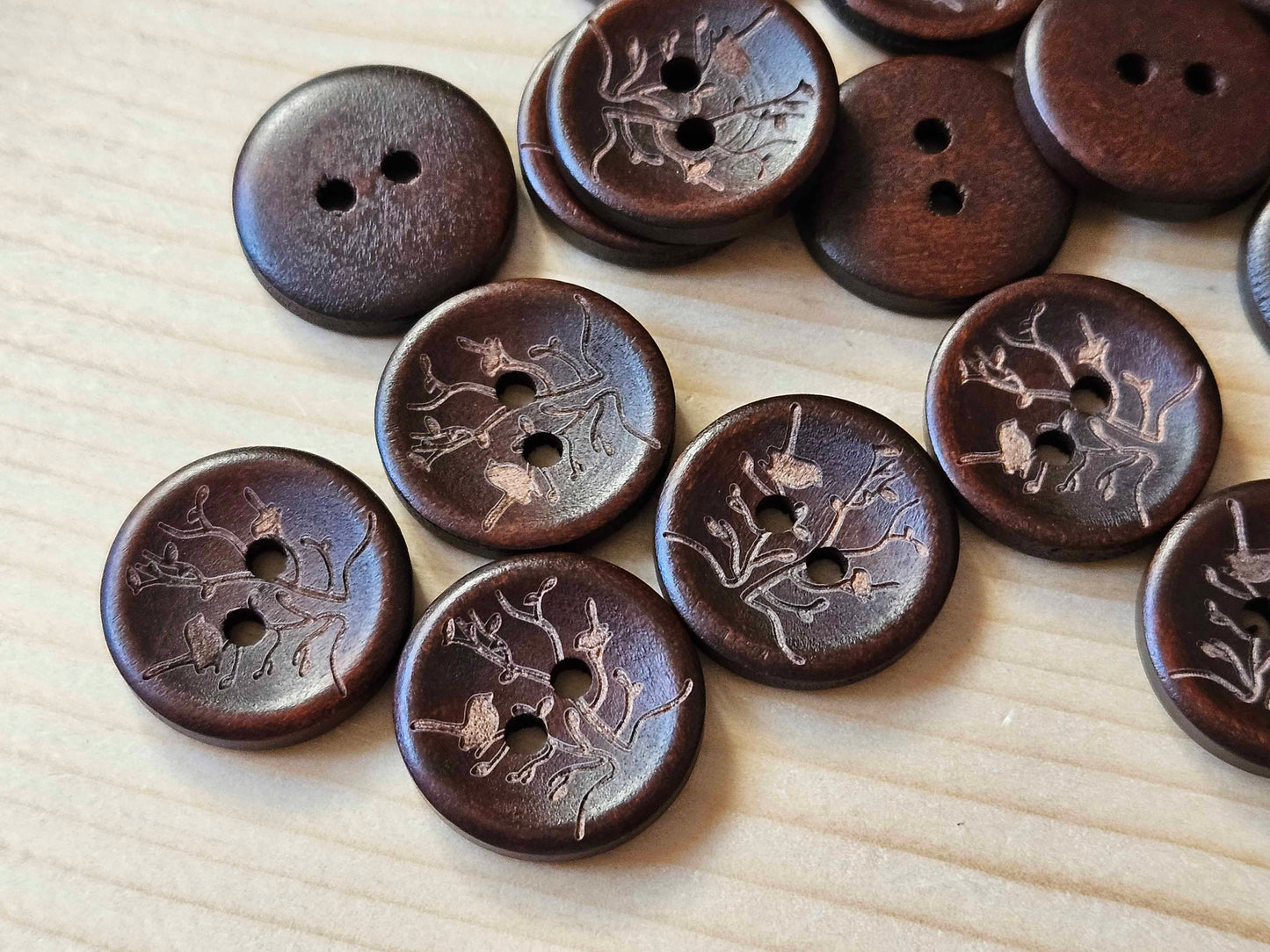 AvoDesigns SERENITY GARDEN UMBER BROWN / 20mm - 6 buttons / Wooden Buttons / Sewing Buttons