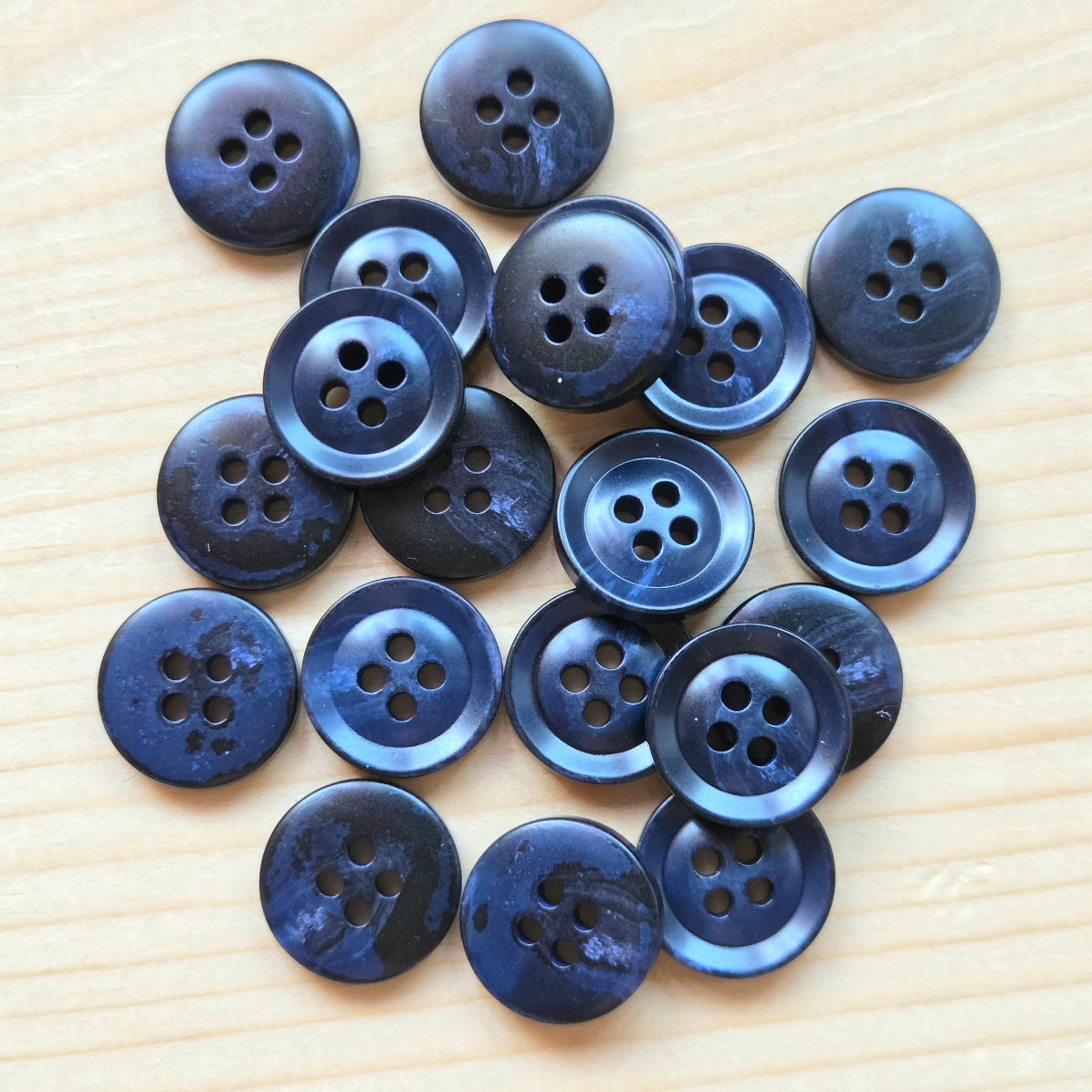 Shadow Blue / 4-Hole Resin Buttons / 15mm (Set of 6)
