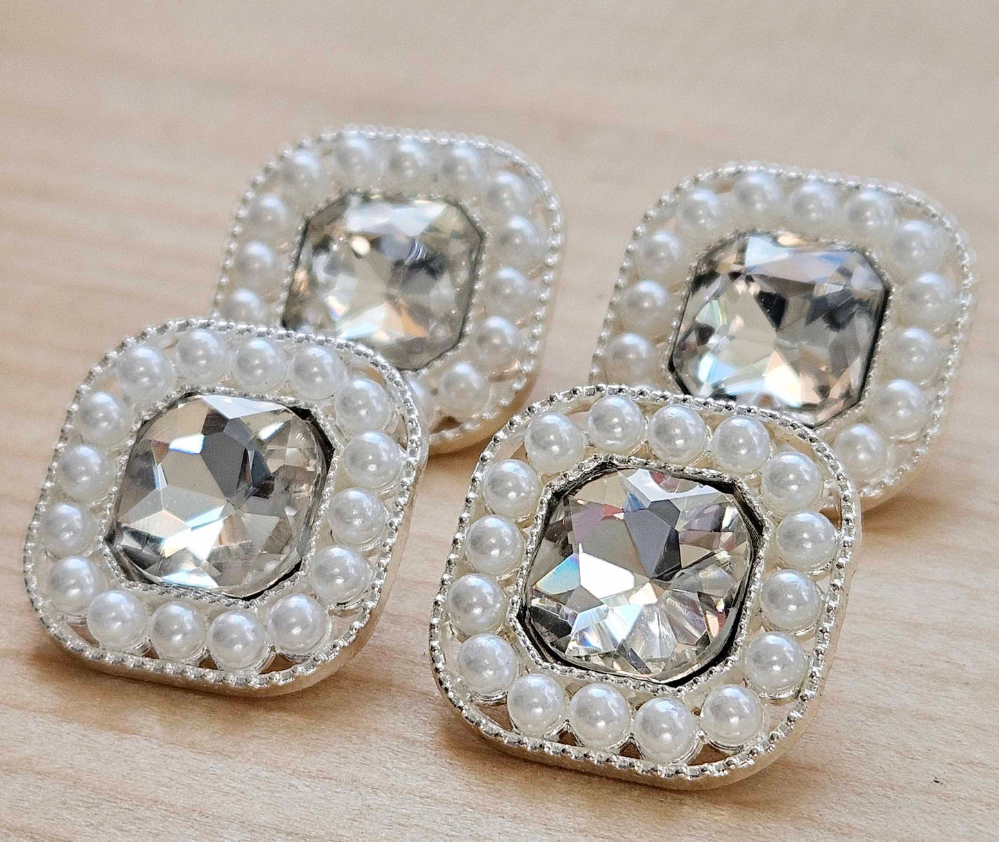 SILVERY PEARL GLINT / Metal Shank Buttons with Rhinestones and Imitation Pearls / 20mm (Set of 4)