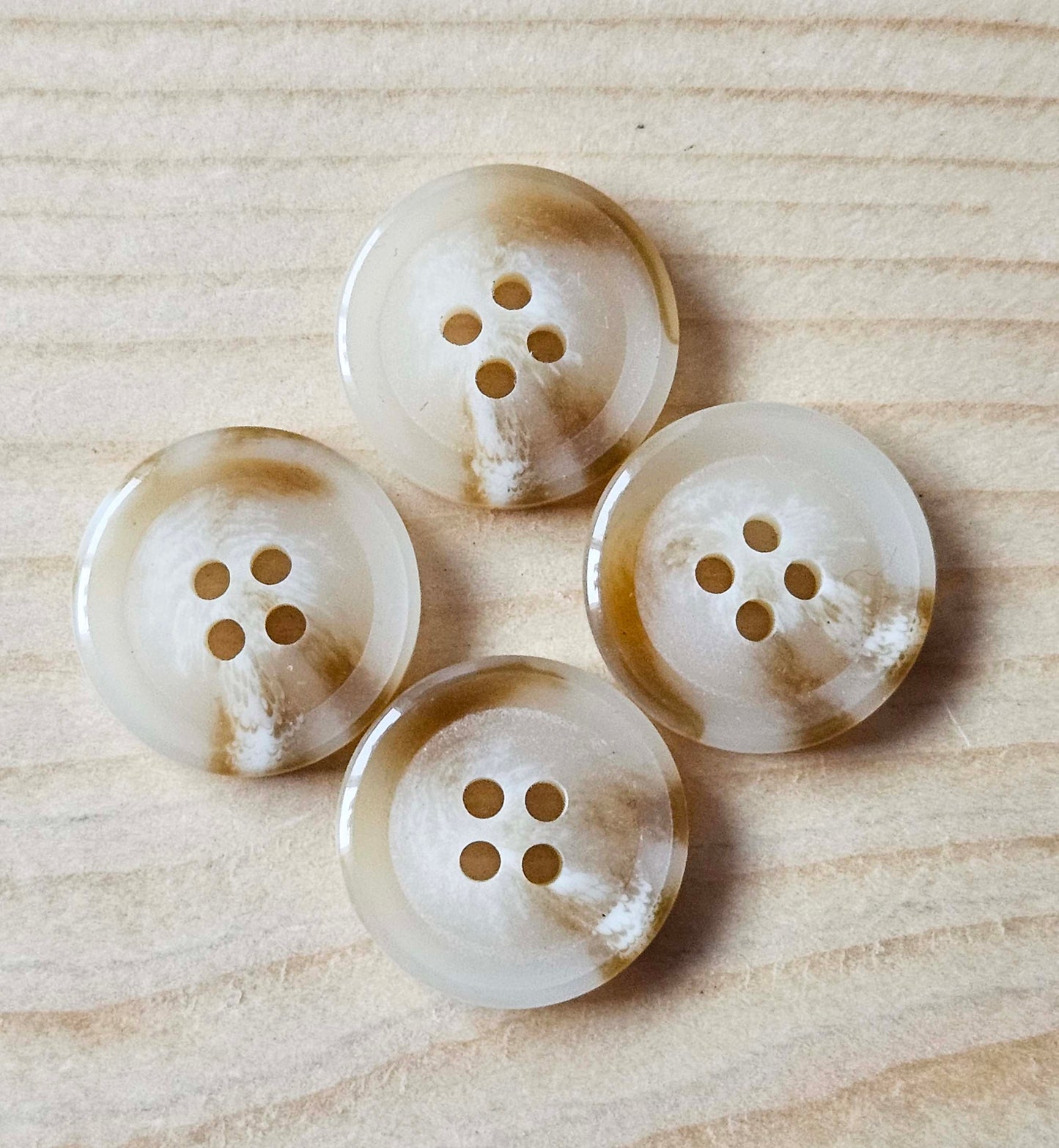 SNOW TIGER / 18mm / Resin Buttons / Sewing Buttons