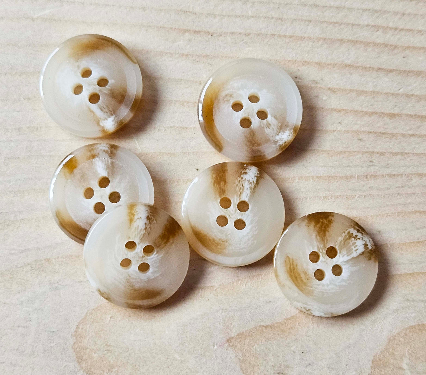 SNOW TIGER / 18mm / Resin Buttons / Sewing Buttons