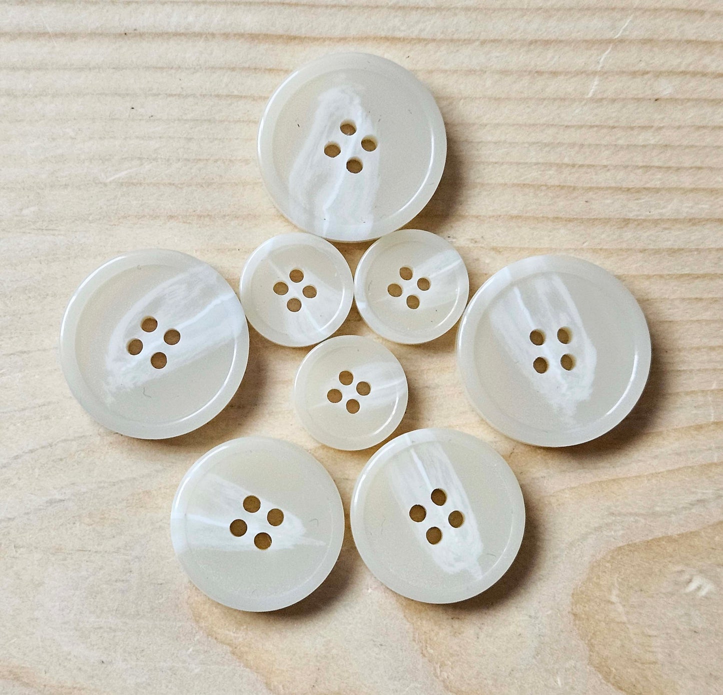 SNOW WHITE MARBLE / 4-Hole Resin Buttons / 25mm (Set of 6)