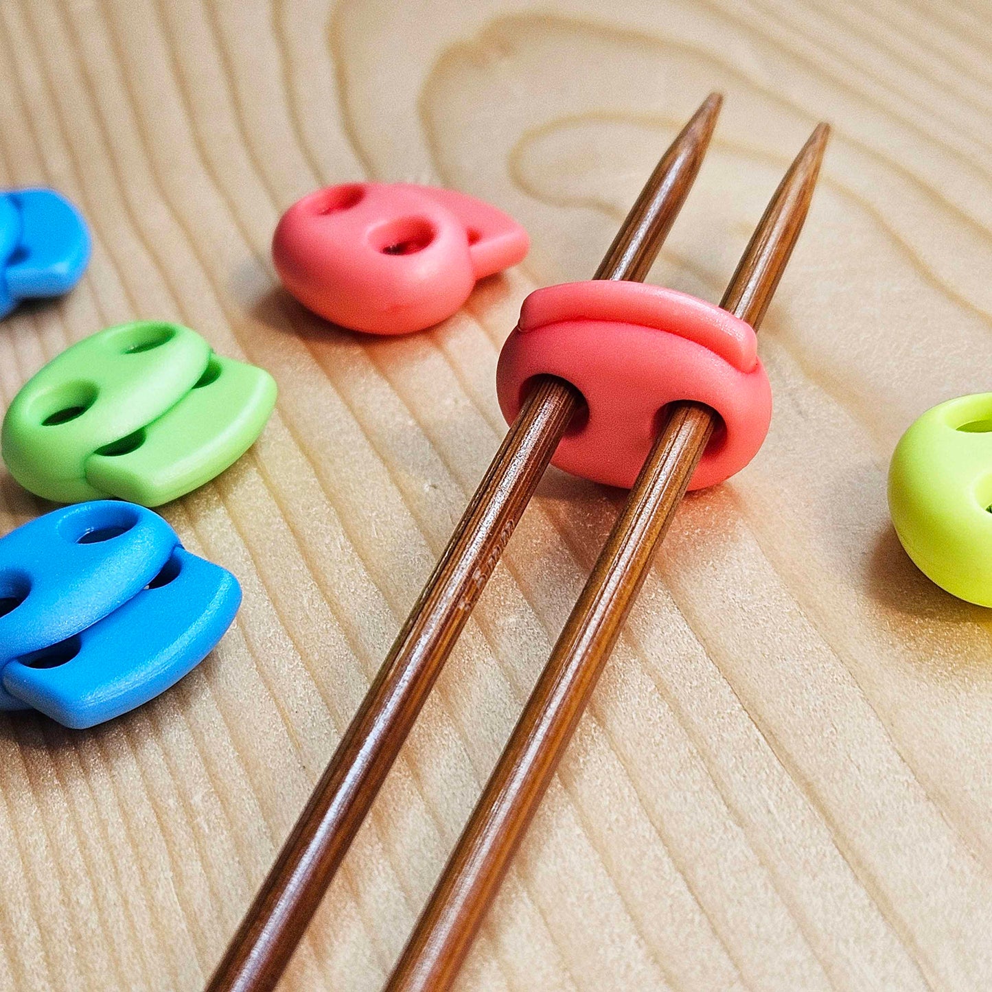 STITCH STOPPERS / 2 pieces / Knitting Needles Hugger / Notions