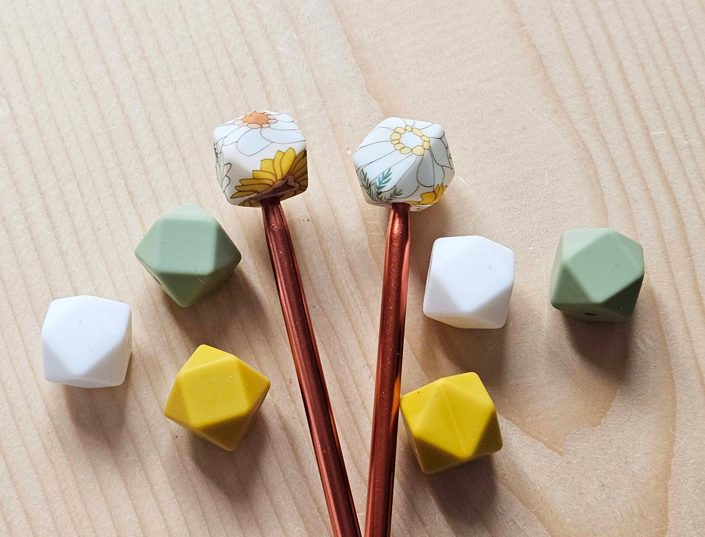 HEXAGONAL SUNFLOWERS STITCH STOPPERS / Knitting Needle Stoppers / Point Protection / Notions