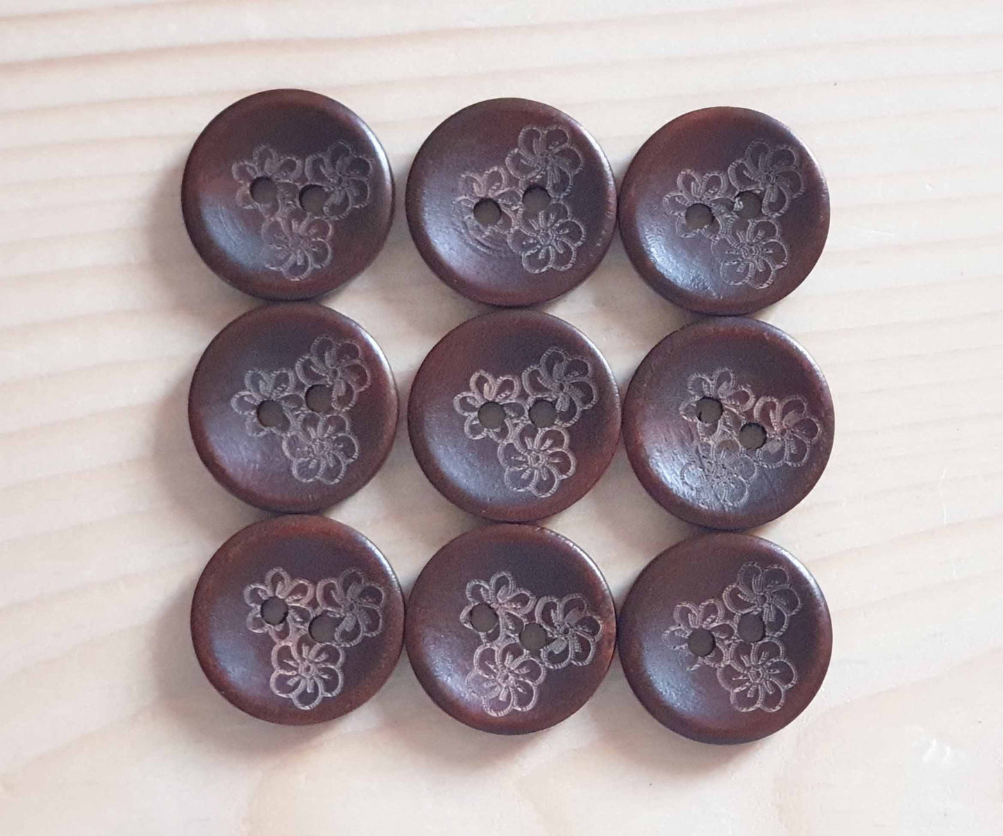 AvoDesigns THE THREE SISTERS / Brown 2-Hole Wooden Buttons / 20mm (Set of 6)