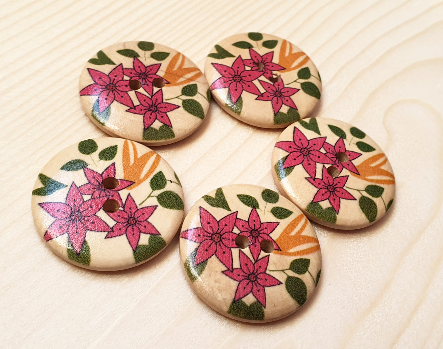 TRIO STARFLOWERS / 30mm - 5 buttons / Wooden Buttons / Sewing Buttons