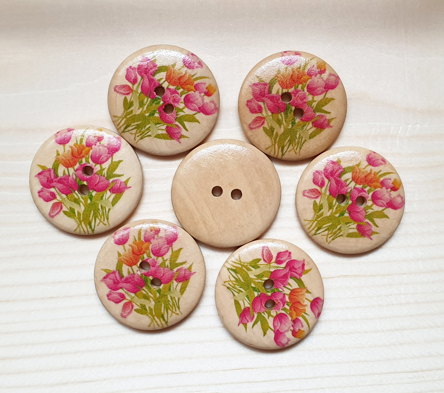 TULIP BOUQUET / 30mm / Set of 5 buttons / Wooden Buttons / Sewing Buttons