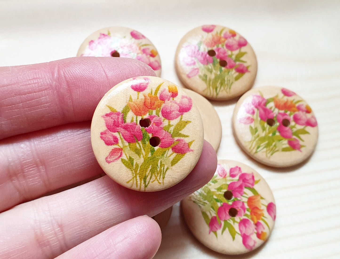 TULIP BOUQUET / 30mm / Set of 5 buttons / Wooden Buttons / Sewing Buttons