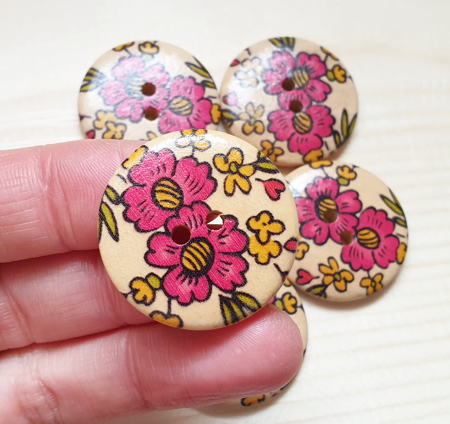 TWIN DAISIES / 30mm / Set of 5 buttons / Wooden Buttons / Sewing Buttons