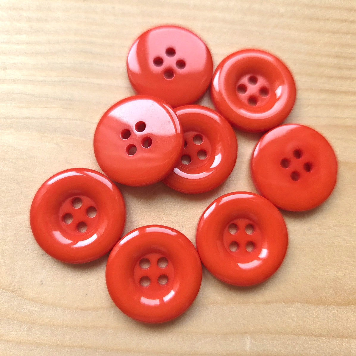 THICK EDGE RESIN Blood Orange / 4-Hole Resin Buttons / 15-20mm (Set of 8)