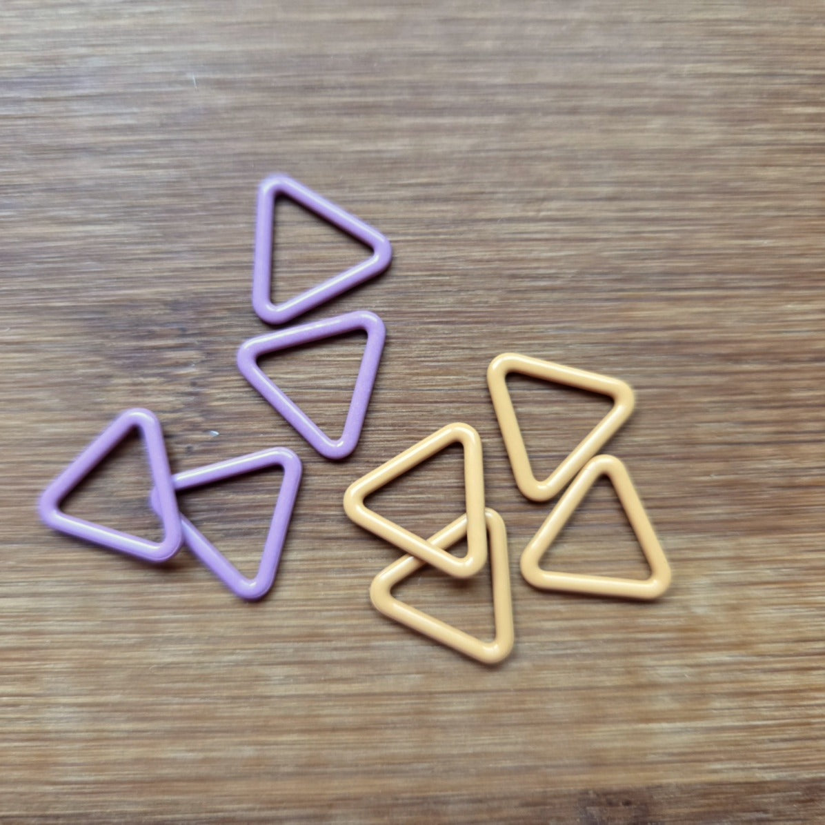 TINY TRIANGLES Stitch Markers / 8 pcs / Snag Free / Knitting Crochet Notions