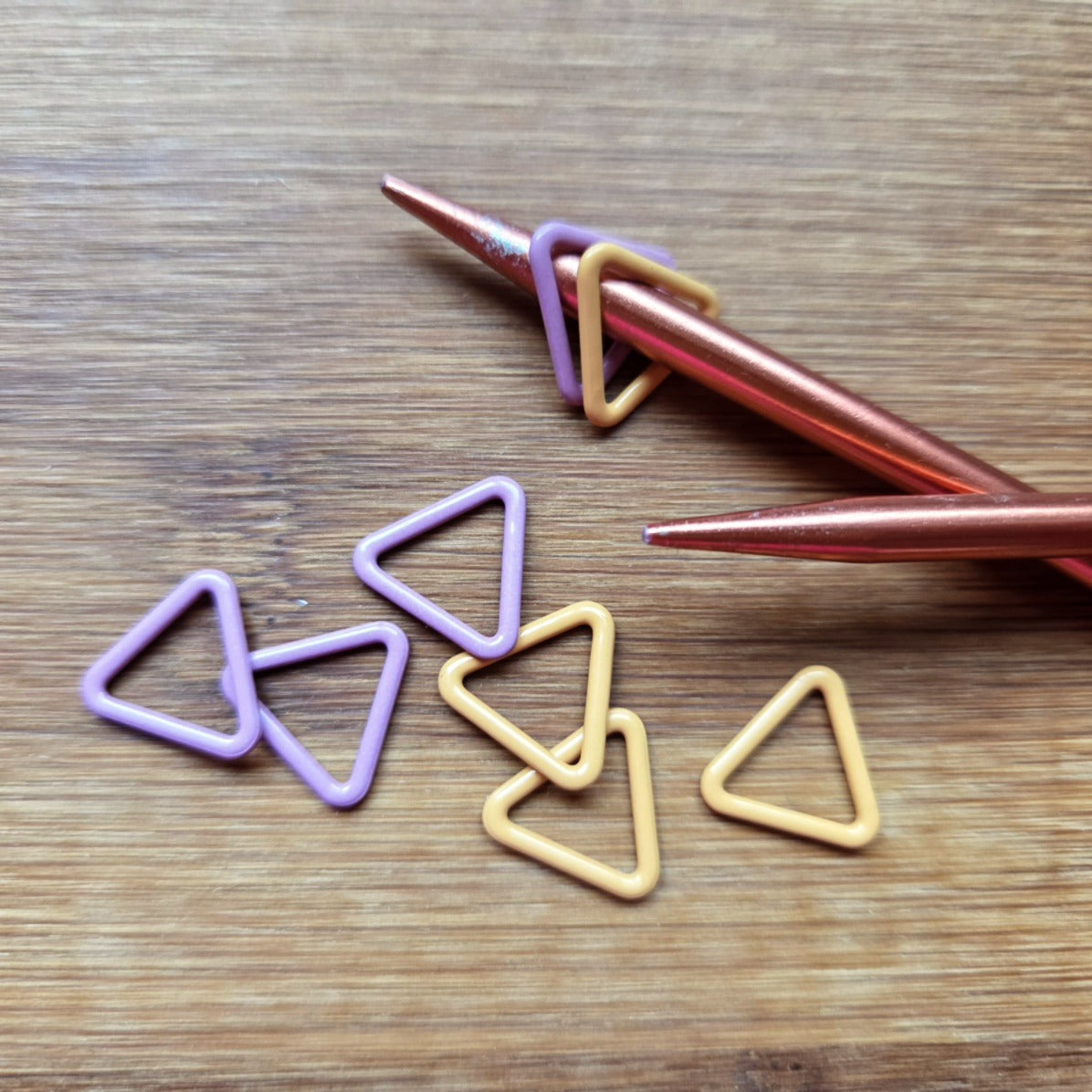 TINY TRIANGLES Stitch Markers / 8 pcs / Snag Free / Knitting Crochet Notions