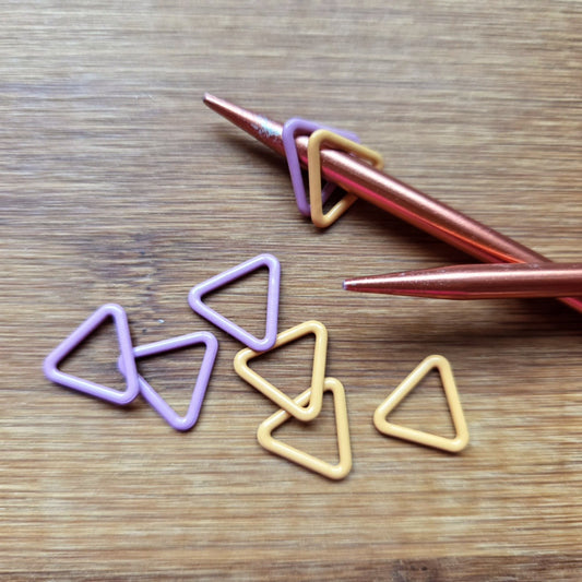 TINY TRIANGLES Stitch Markers / 8 pcs / Snag Free / Knitting Crochet Notions