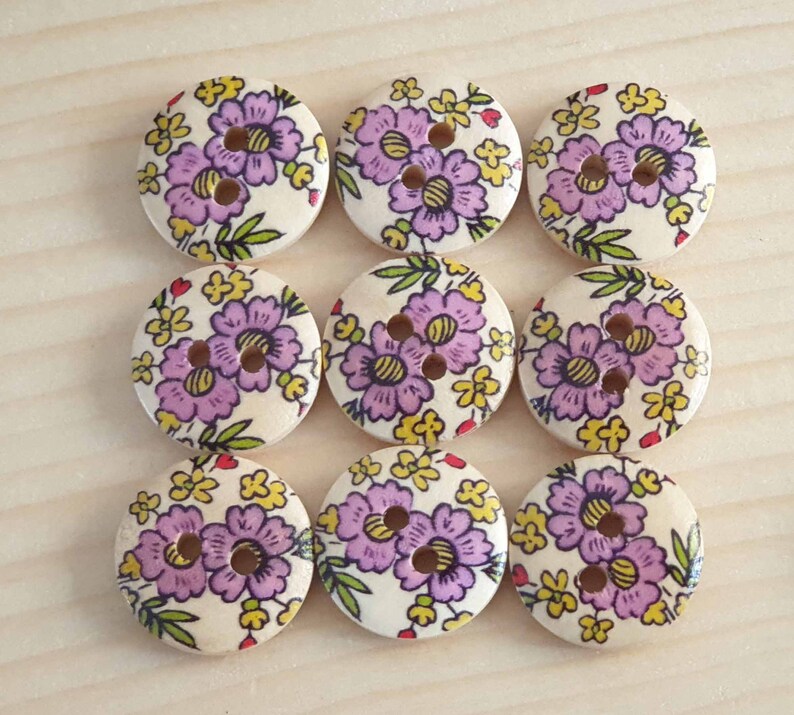 TWIN DAISIES / 15mm / Set of 8 buttons / Wooden Buttons / Sewing Buttons