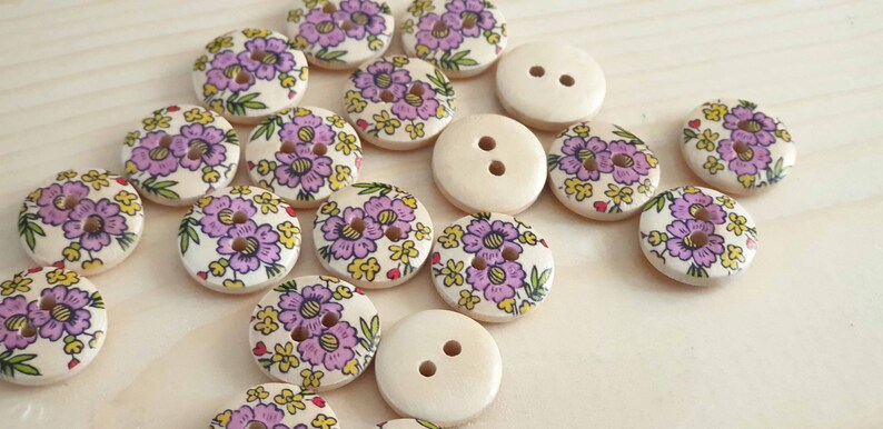 TWIN DAISIES / 15mm / Set of 8 buttons / Wooden Buttons / Sewing Buttons