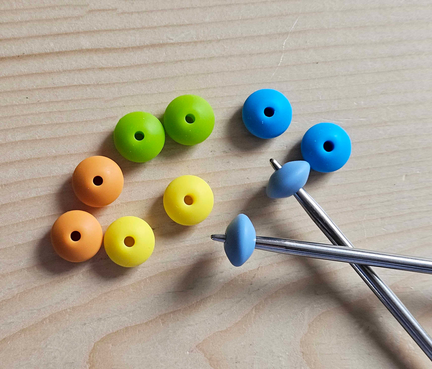 VIVID RAINBOW STITCH STOPPERS / Knitting Needle Stoppers / Point Protection / Notions