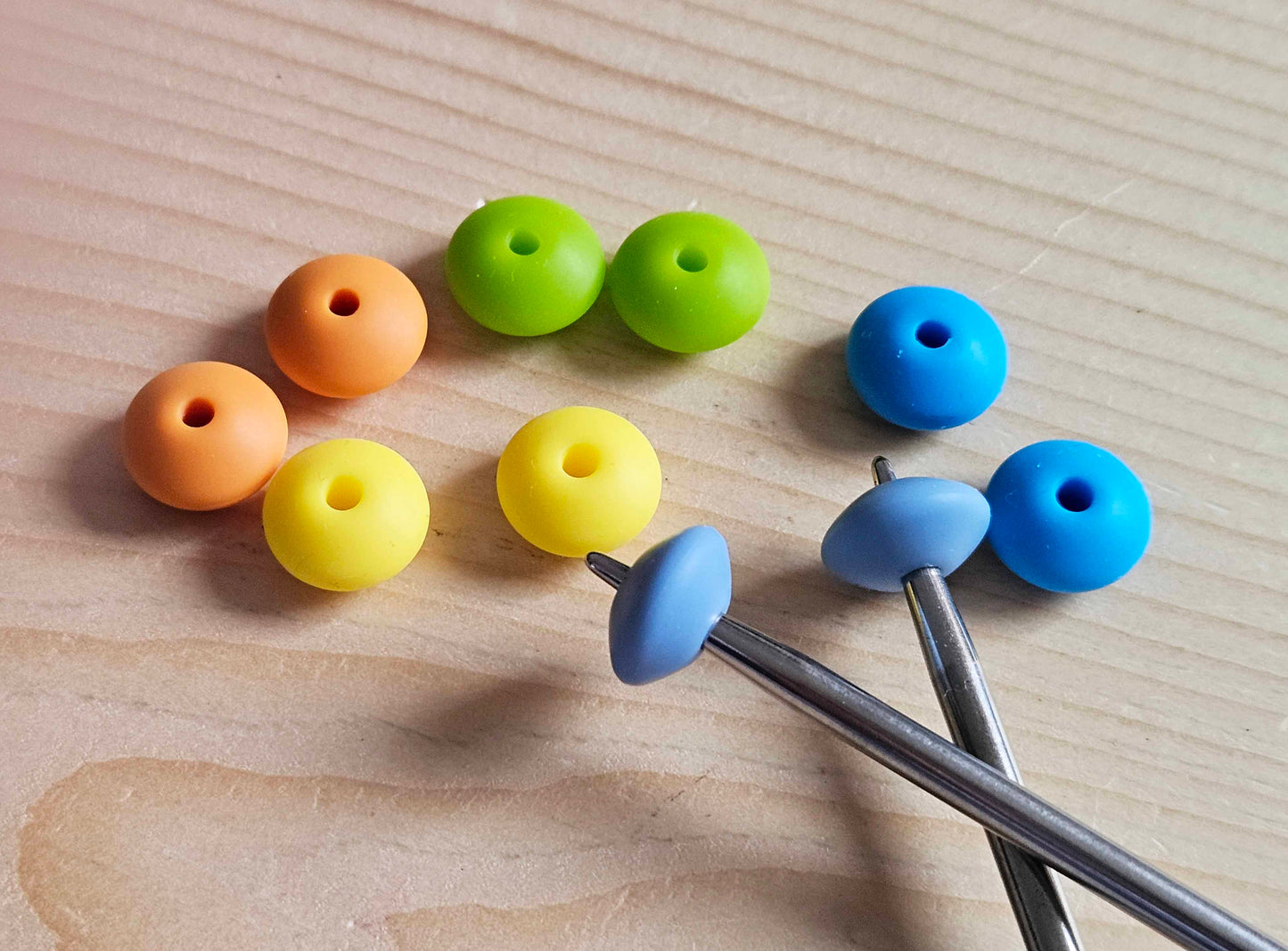 VIVID RAINBOW STITCH STOPPERS / Knitting Needle Stoppers / Point Protection / Notions