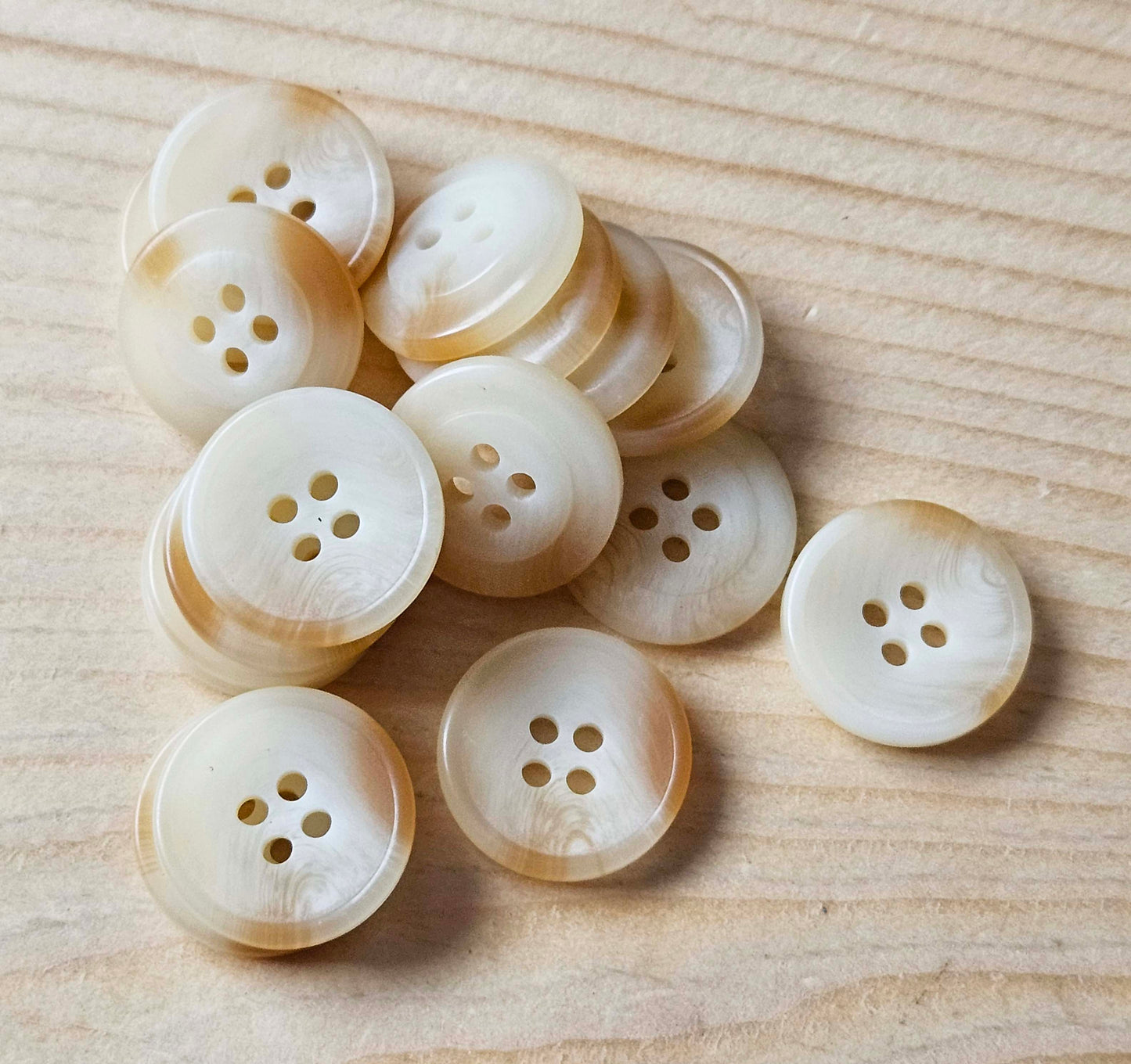 VANILLA SHORTCAKE / 18mm / Resin Buttons / Sewing Buttons