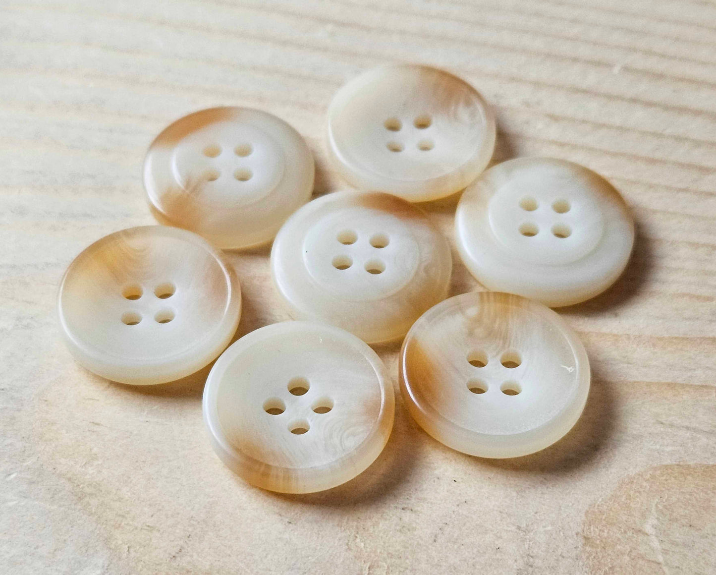 VANILLA SHORTCAKE / 18mm / Resin Buttons / Sewing Buttons