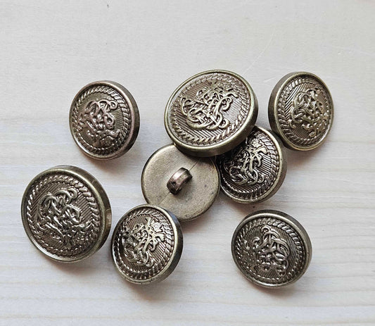 VINTAGE EMBLEM / Plastic Shank Buttons / 15-25mm (Set of 6)
