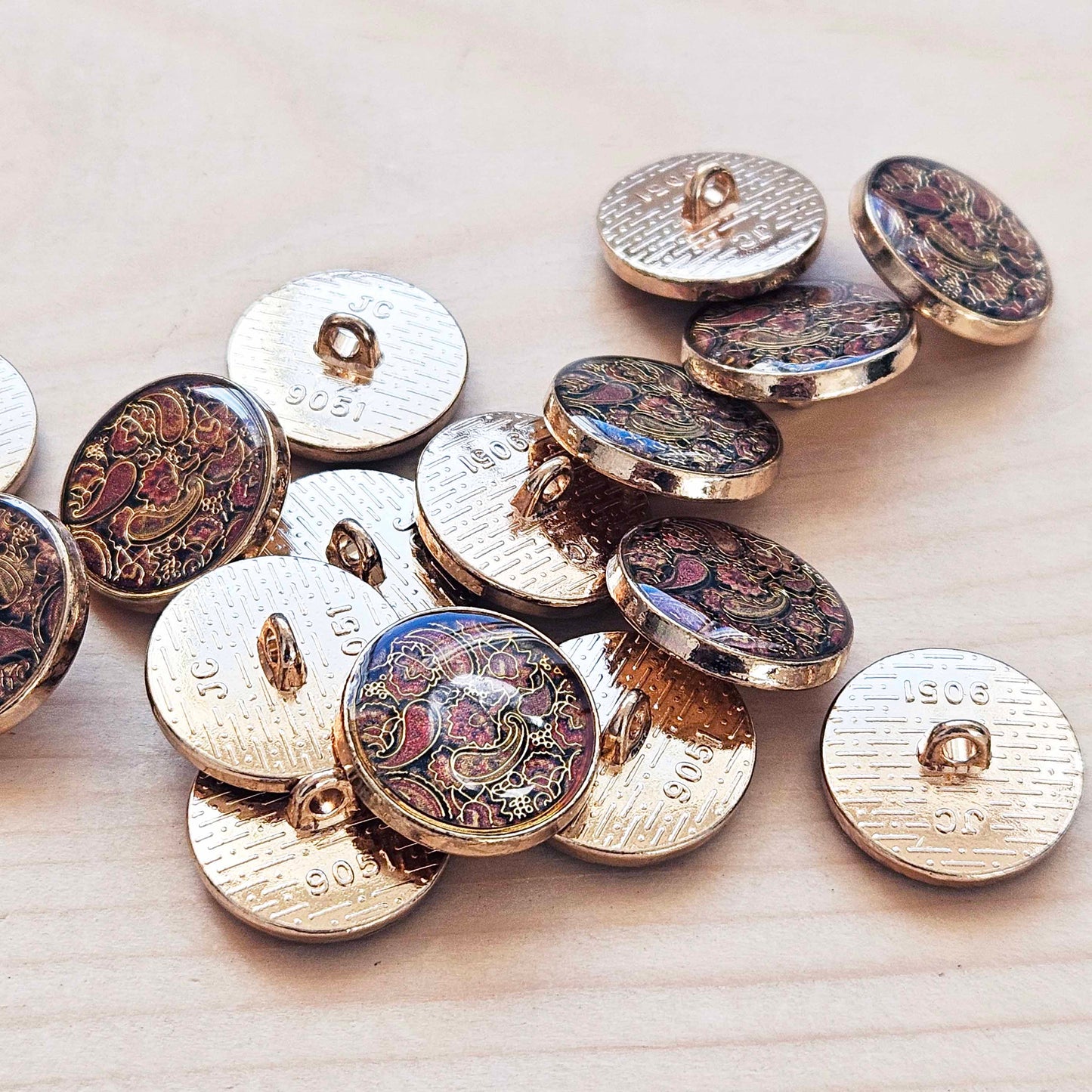 VINTAGE INDIAN ART Shank / 18mm - 4 buttons / Metal Shank Buttons / Sewing Buttons