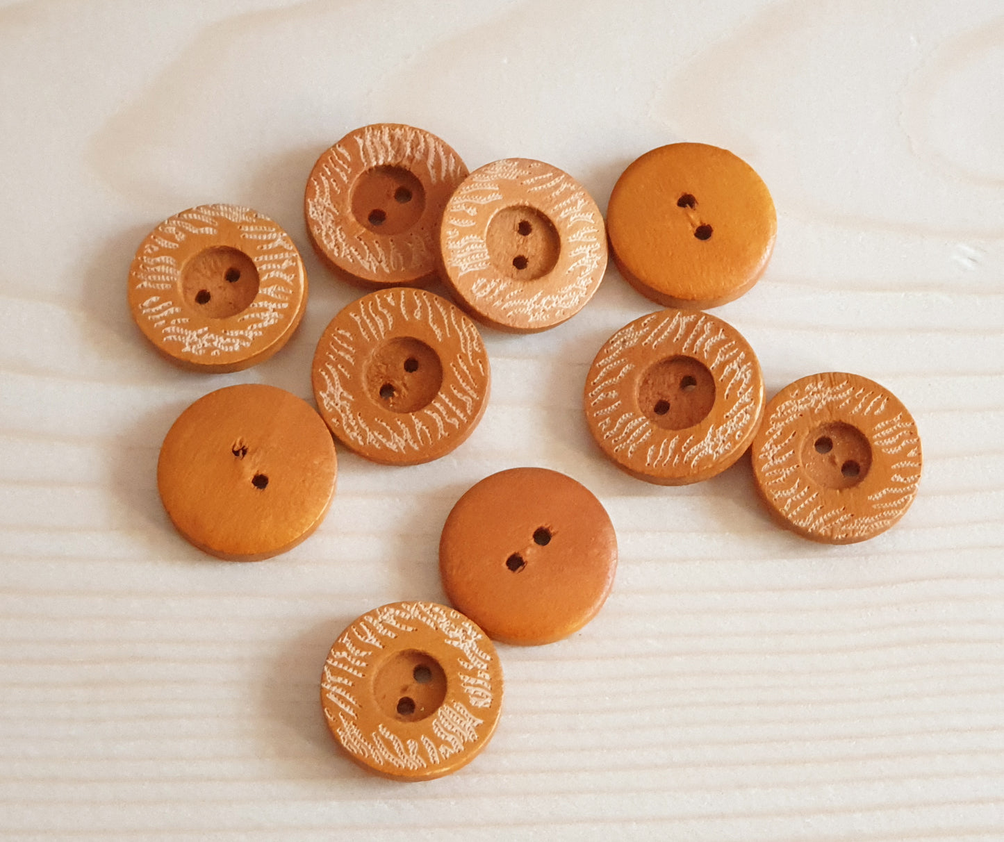 WAVES / Orange Brown 2-Hole Wooden Buttons / 18mm (Set of 6)