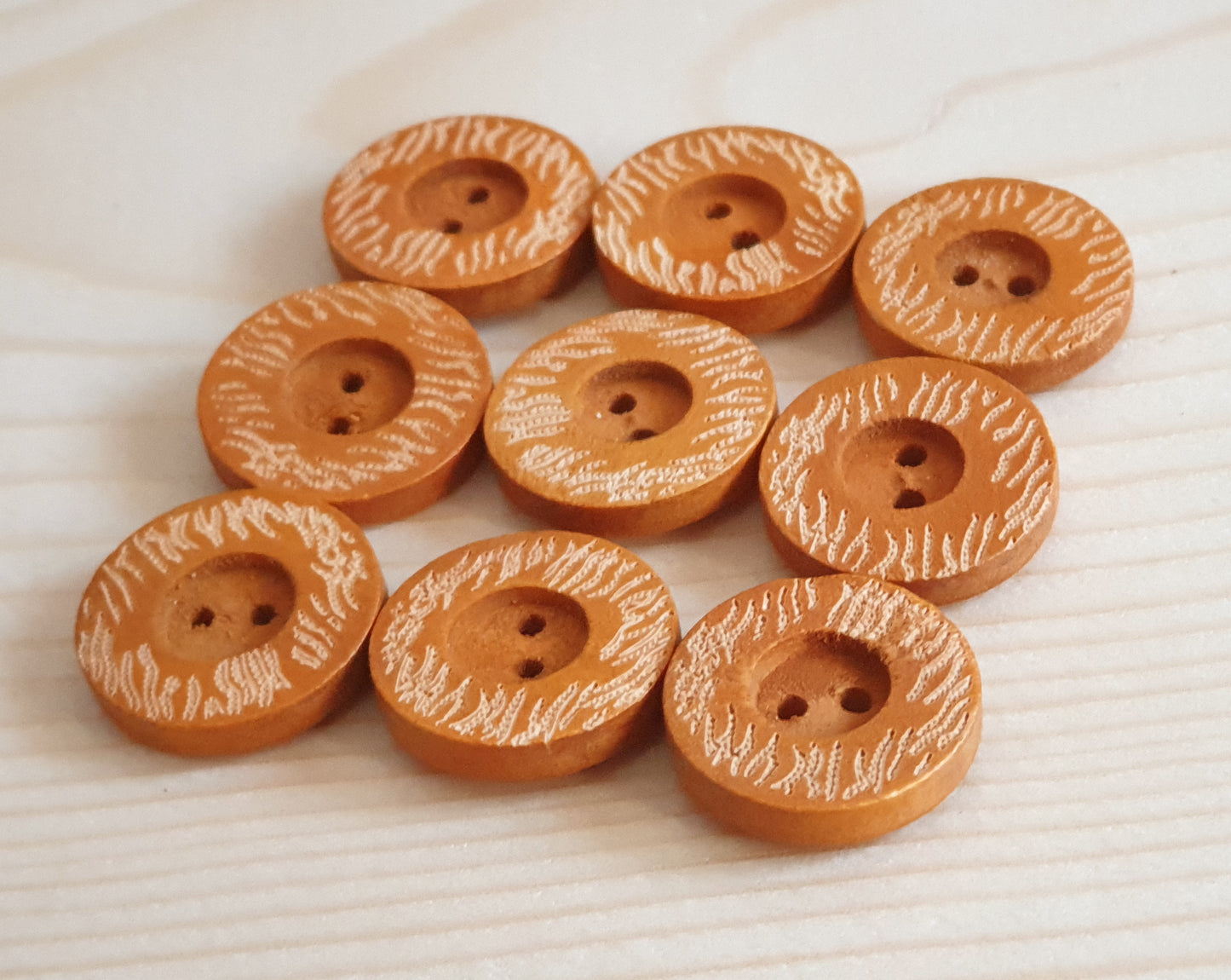 WAVES ORANGE BROWN / 18mm / Wooden Buttons / Sewing Buttons