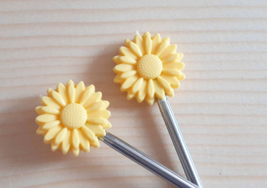 WILD DAISY STITCH STOPPERS / Knitting Needle Stoppers / Point Protection / Notions