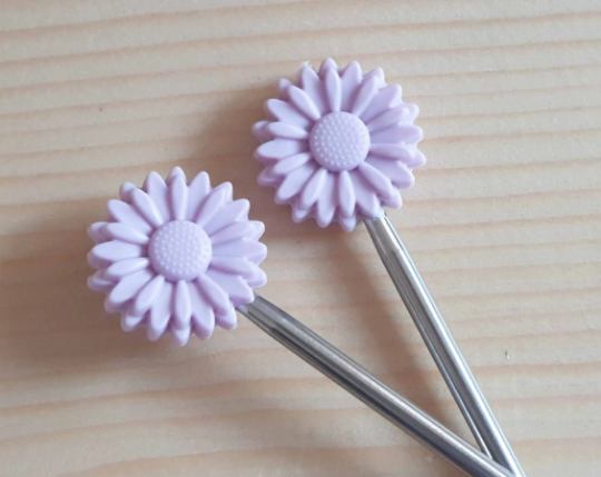 WILD DAISY STITCH STOPPERS / Knitting Needle Stoppers / Point Protection / Notions