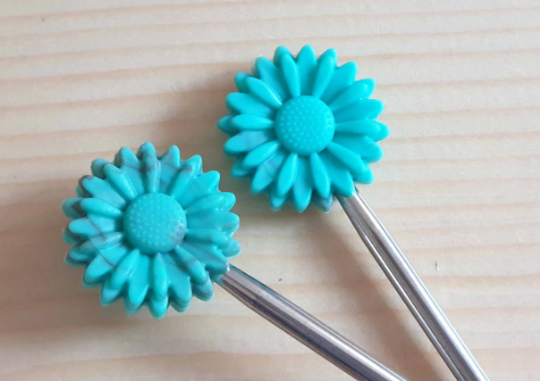 WILD DAISY STITCH STOPPERS / Knitting Needle Stoppers / Point Protection / Notions